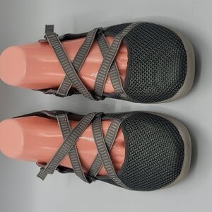 Baretraps Gray Strappy Mary Jane womens size 9.5